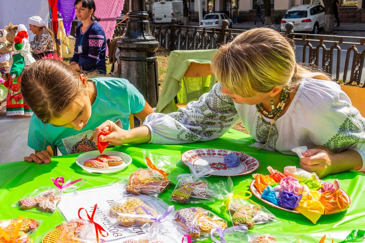 Дети лепили пряники