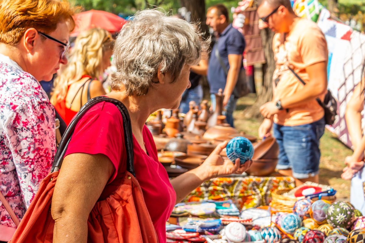 Можно было купить сувениров