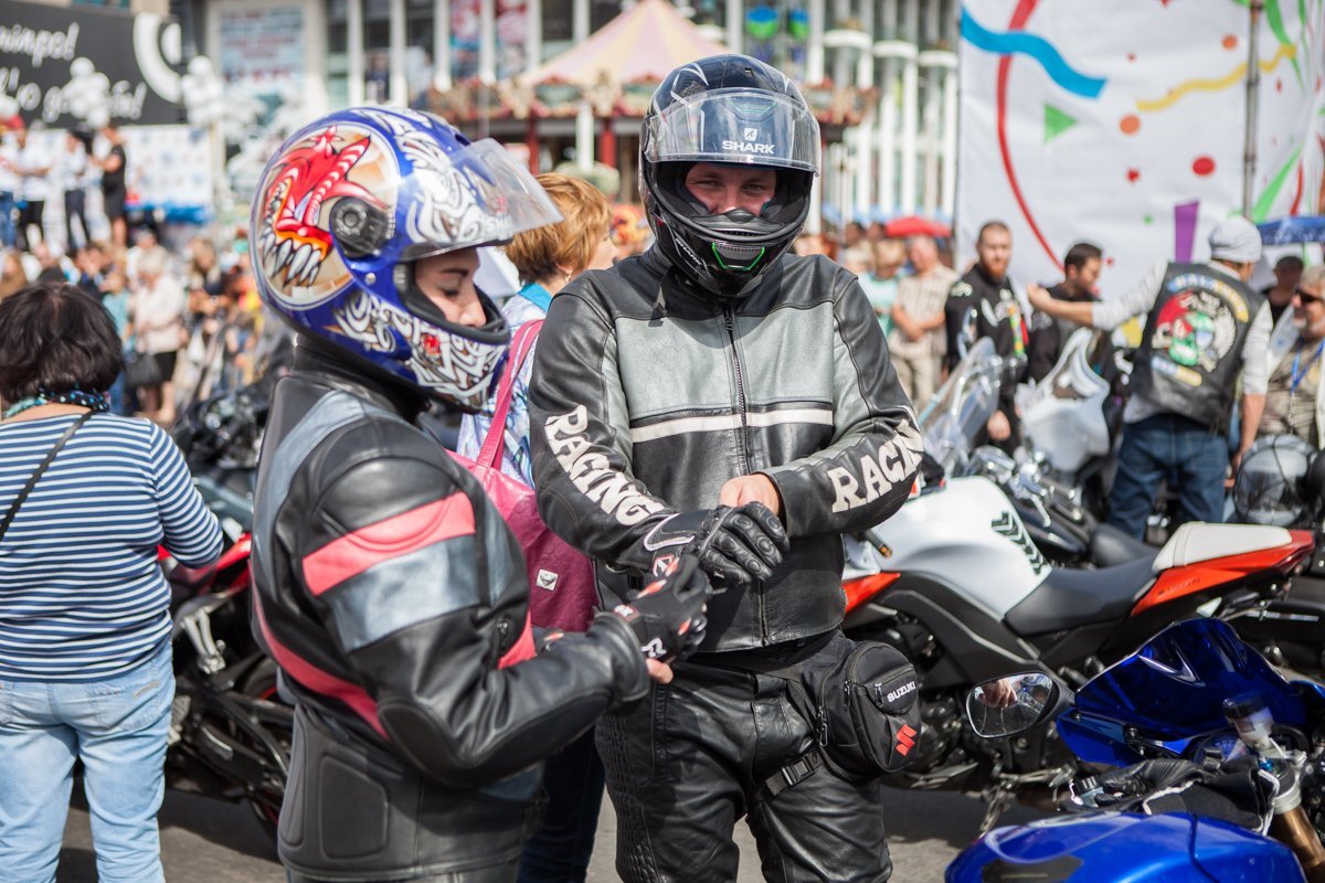 Интересно, им сильно жарко?