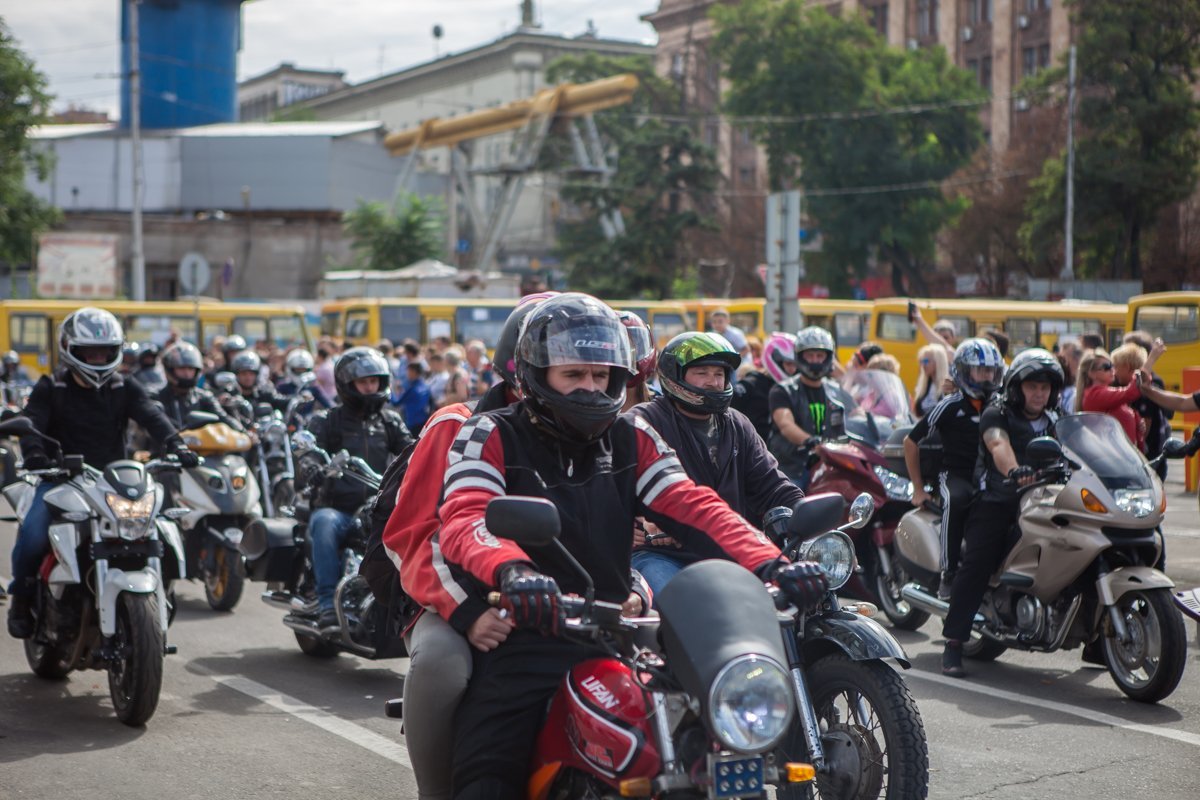 Звук мотора доносился отовсюду