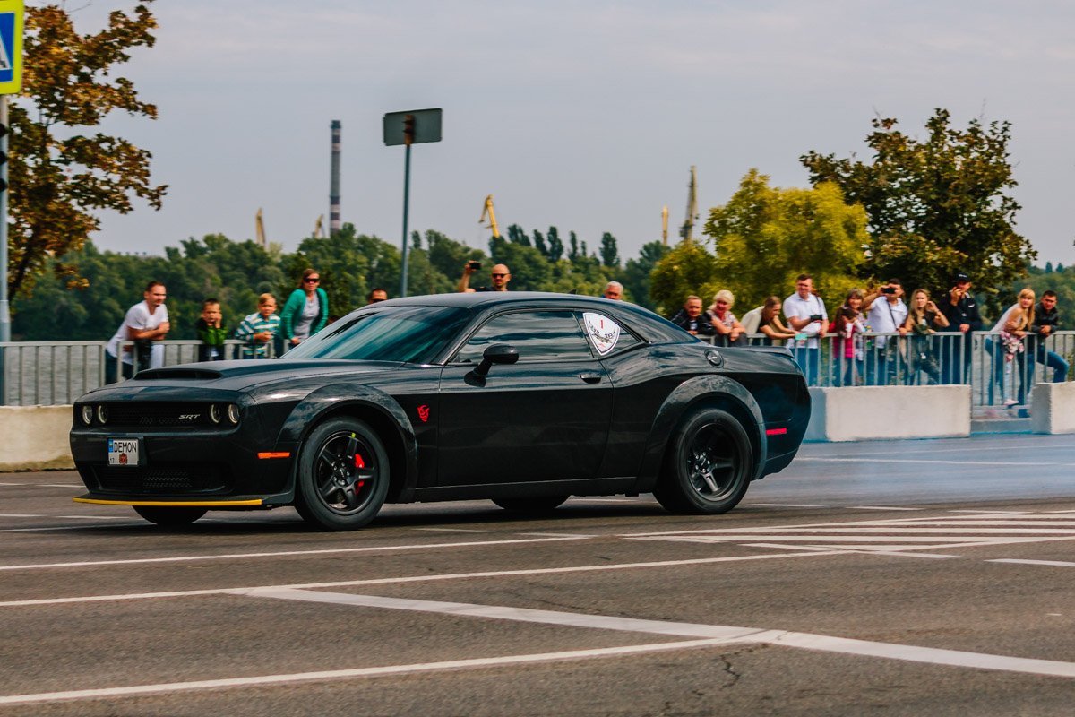 Дрэг-рейсинг — это гоночное соревнование, являющееся спринтерским заездом на дистанцию в ¼ мили Дрэг-рейсинг — это гоночное соревнование, являющееся спринтерским заездом на дистанцию в ¼ мили