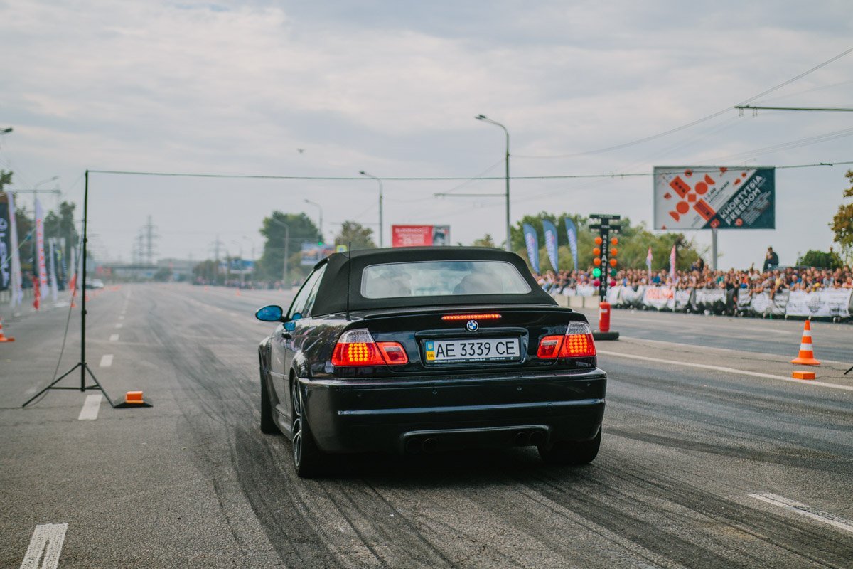 На соревнованиях представлены 8 классов автомобилей с различными объемами двигателей На соревнованиях представлены 8 классов автомобилей с различными объемами двигателей