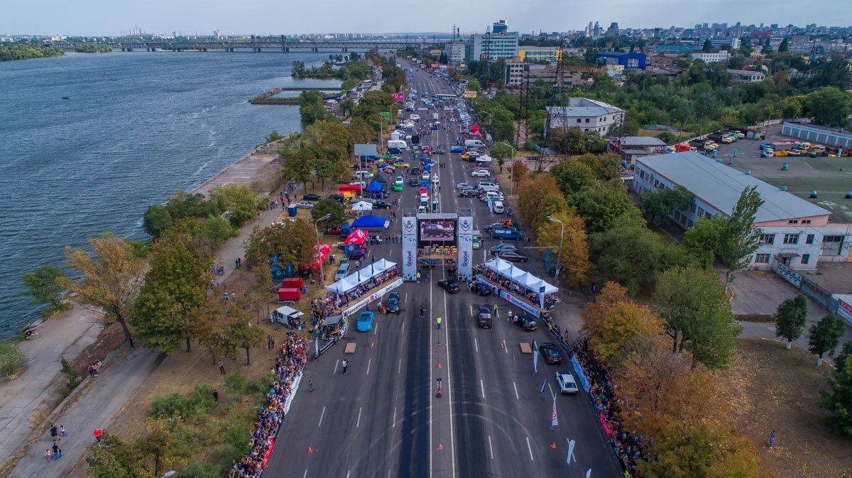Гонки проходят на Набережной Заводской до 21:30 Гонки проходят на Набережной Заводской до 21:30
