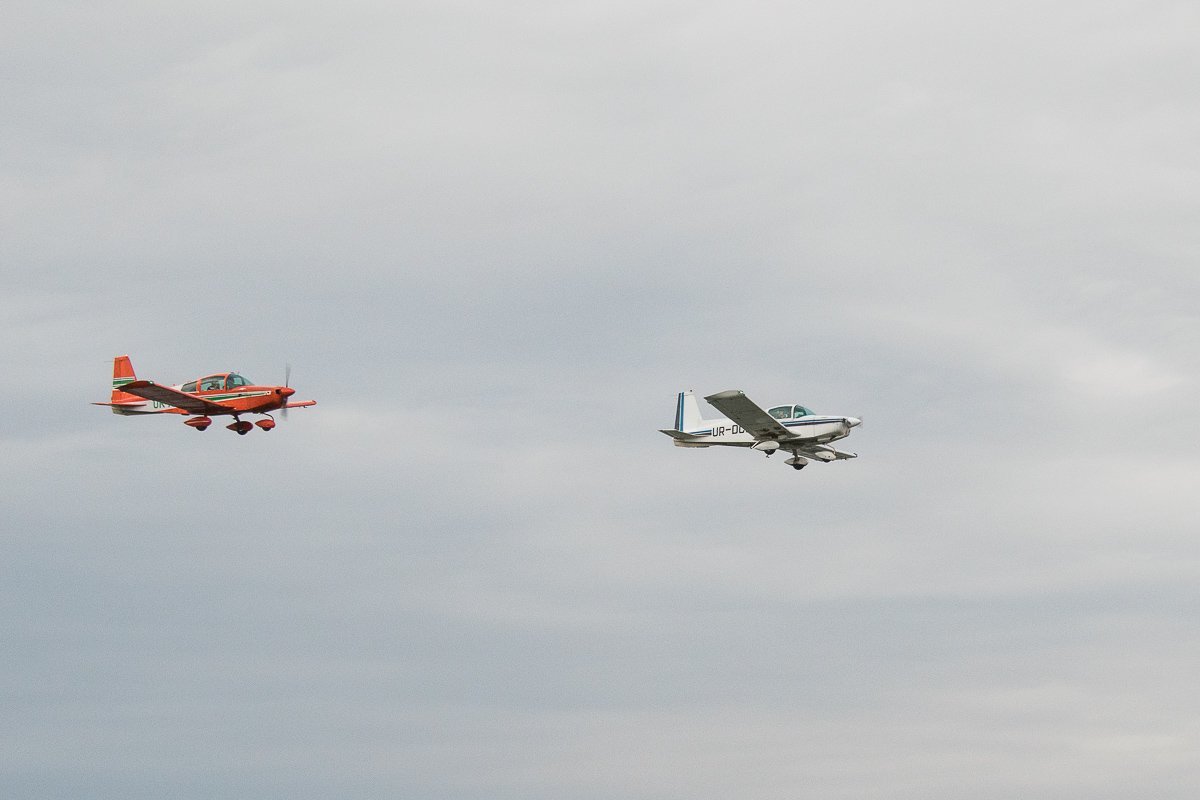 Пилоты выполняли парные трюки