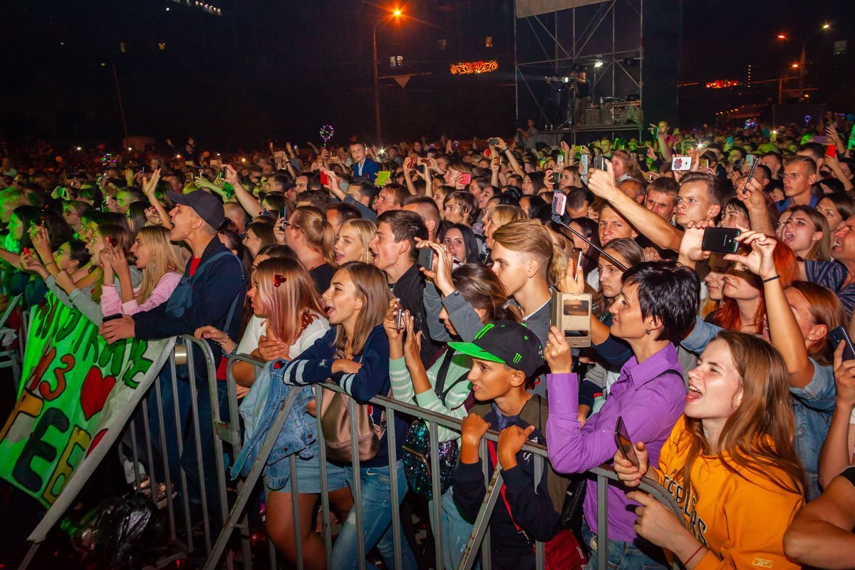 На концерте, по подсчетам городского совета, собралось около 20 тысяч горожан