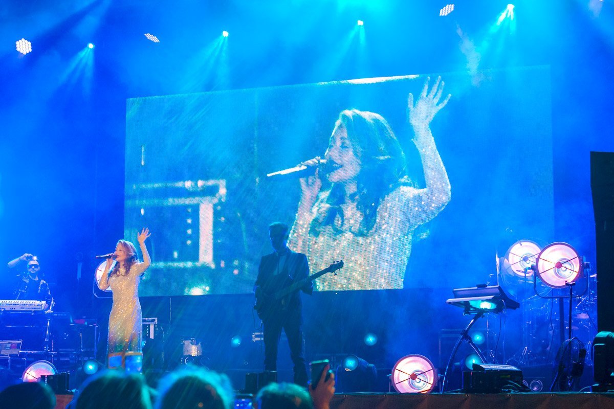 Певица исполнила свои главные хиты