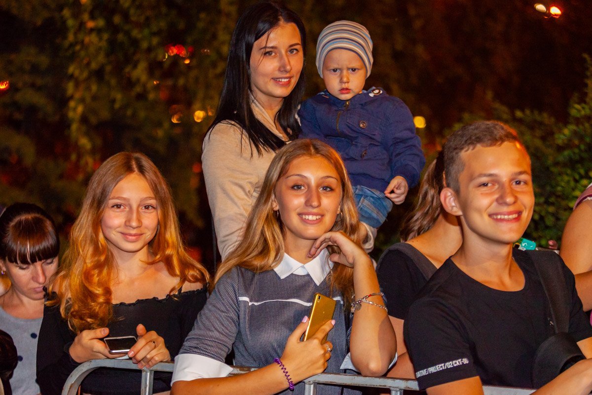 Пришли всей компанией