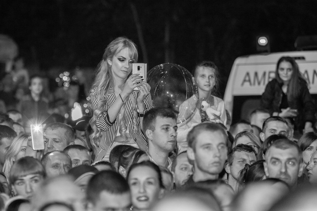 Тысячи горожан на Фестивальном причале