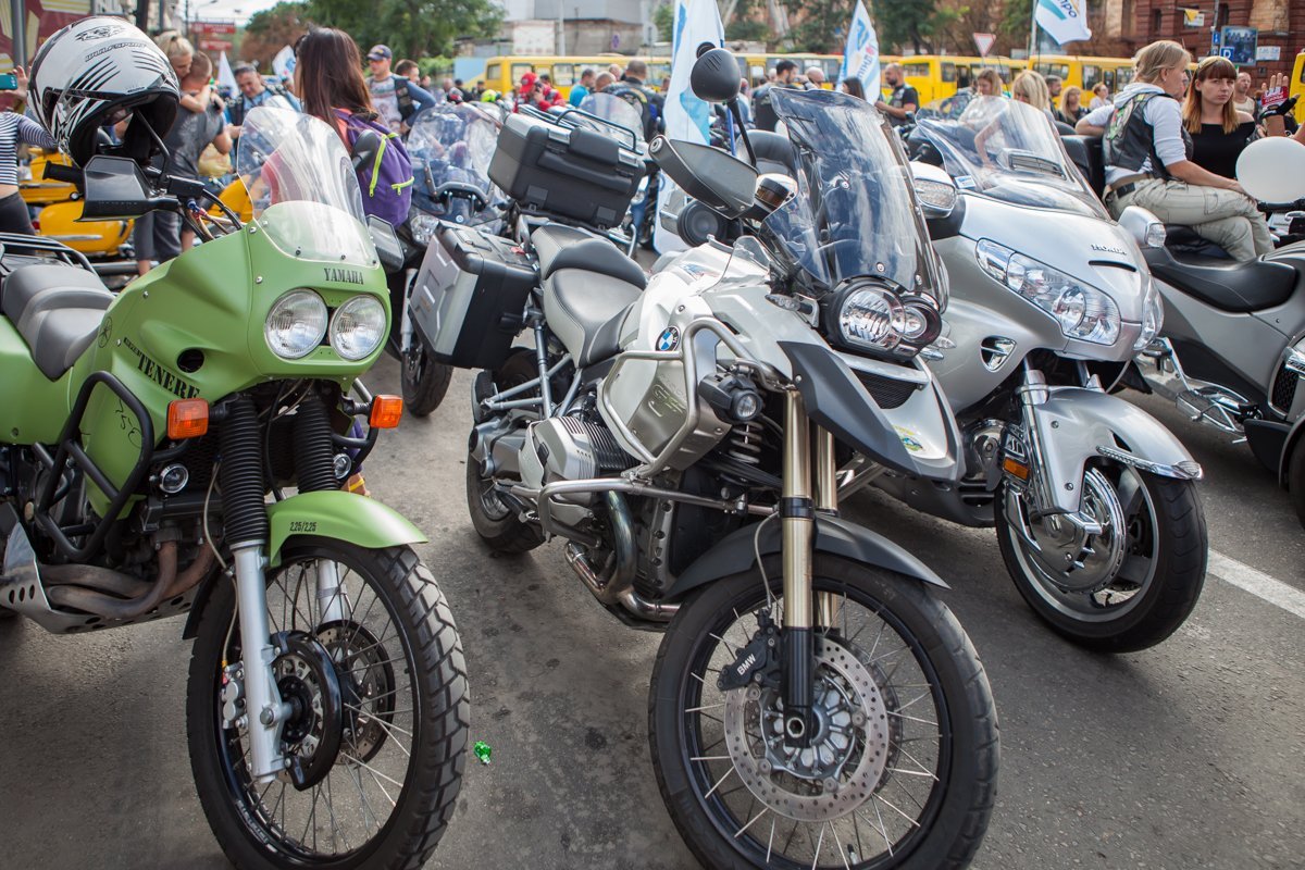 Карнавал открывала колонна мотоциклистов