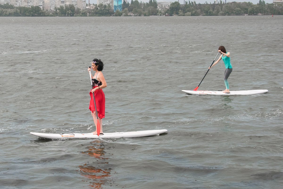 По завершении авиашоу, зрителей радовали представлениями на воде
