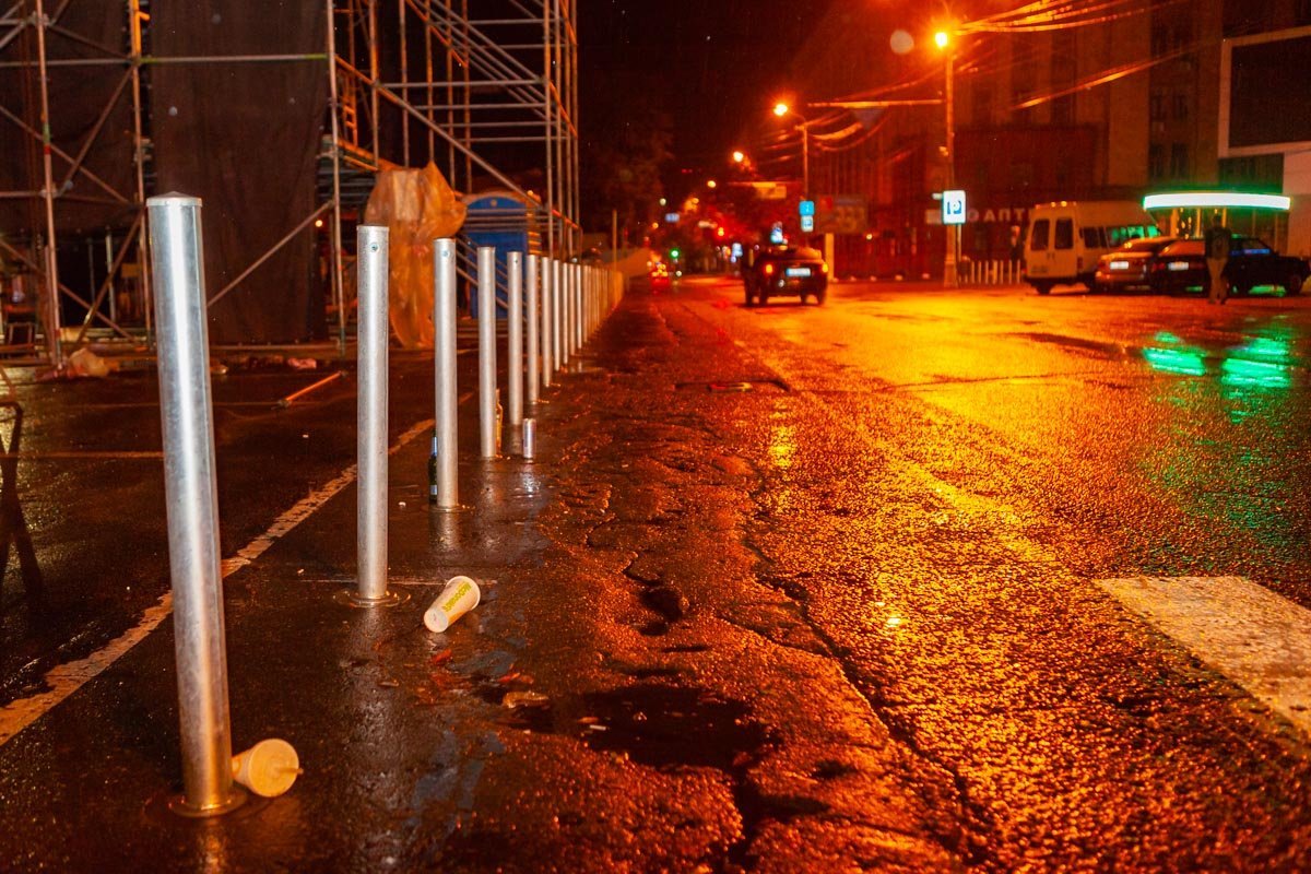 Одинокие стаканчики из-под колы