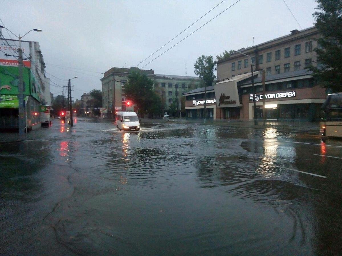 Перекресток улиц Князя Владимира Великого и Харьковской