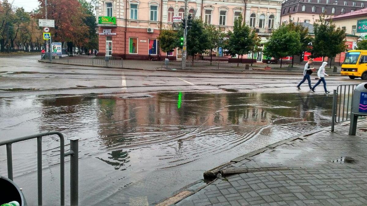 Перекресток проспекта Дмитрия Яворницкого и улицы Шмидта