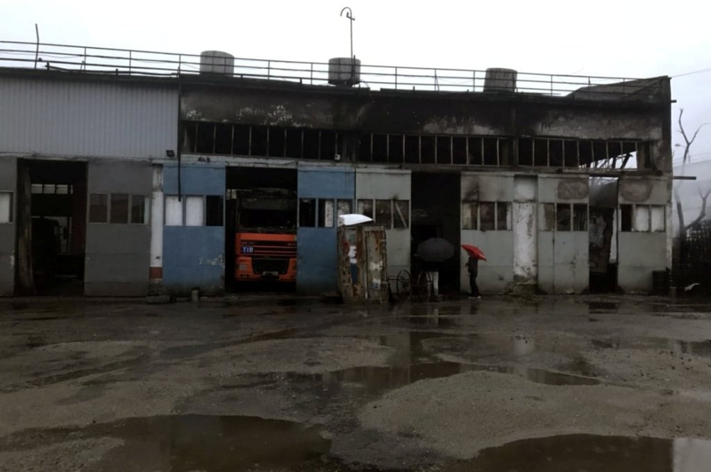 Общая площадь пожара - 700 м² Общая площадь пожара - 700 м²