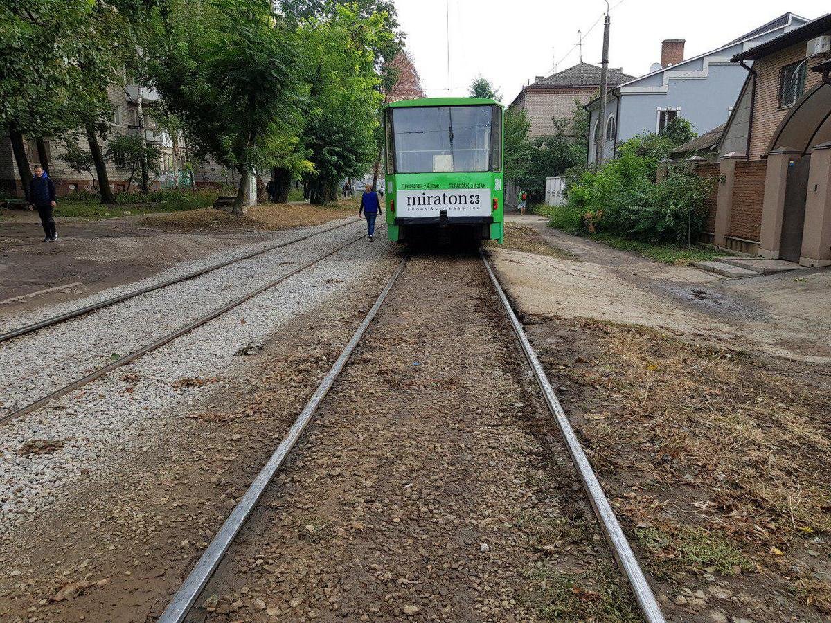 На улице Севастопольской трамвай №1 сошел с рельсов
