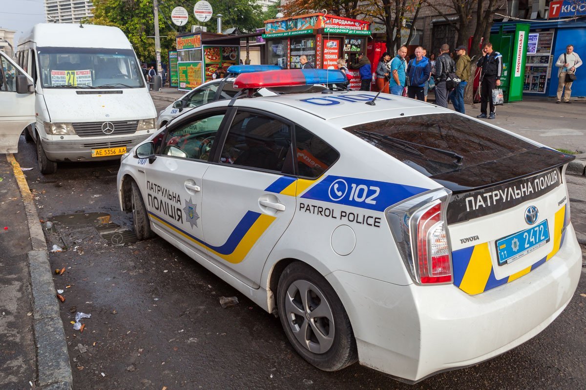 На линию "102" позвонила женщина, которая рассказала, что вместе с ней в маршрутке №27 едет мужчина с гранатой На линию "102" позвонила женщина, которая рассказала, что вместе с ней в маршрутке №27 едет мужчина с гранатой