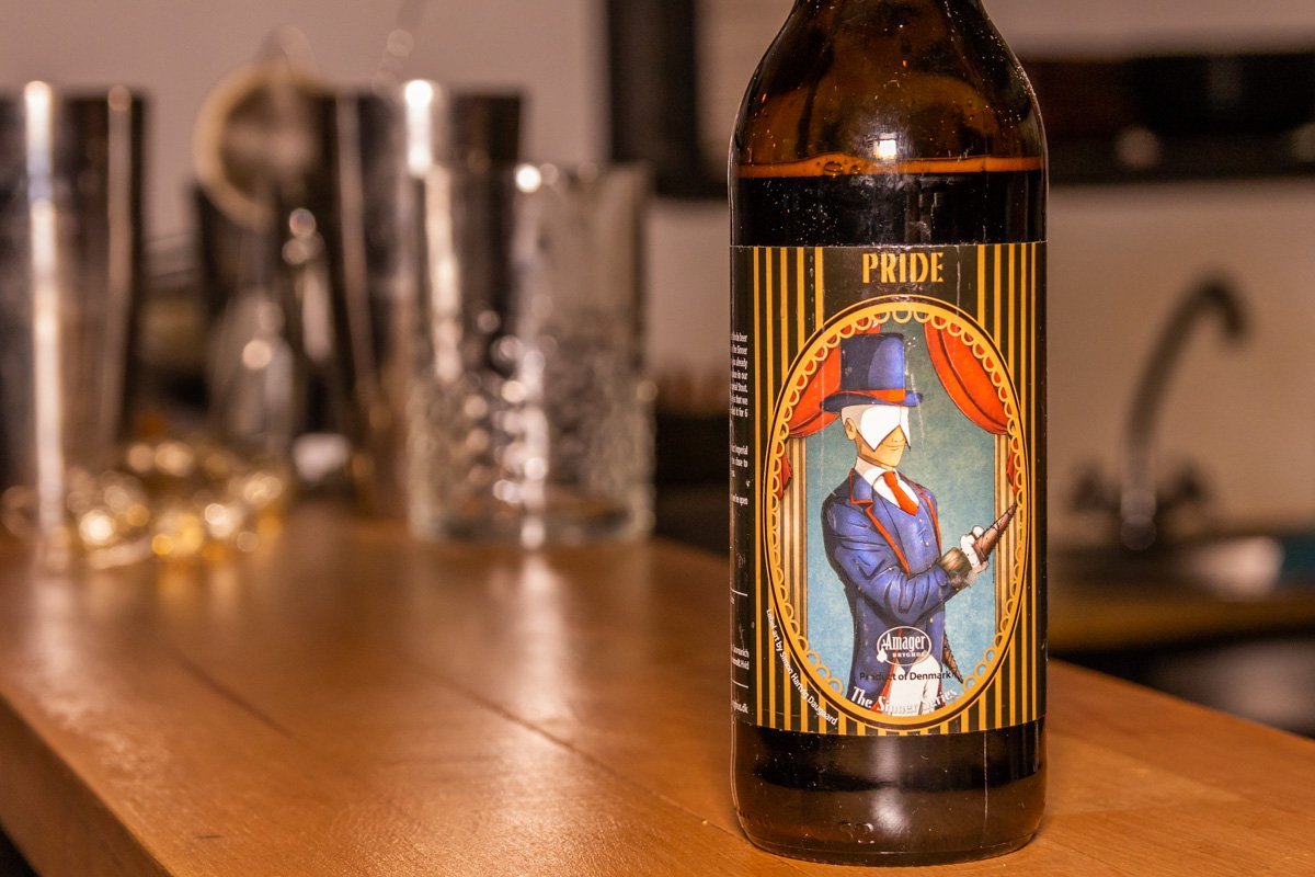 Бутылка темного "Pride" от датской пивоварни «Amager Bryghus» Бутылка темного "Pride" от датской пивоварни «Amager Bryghus»