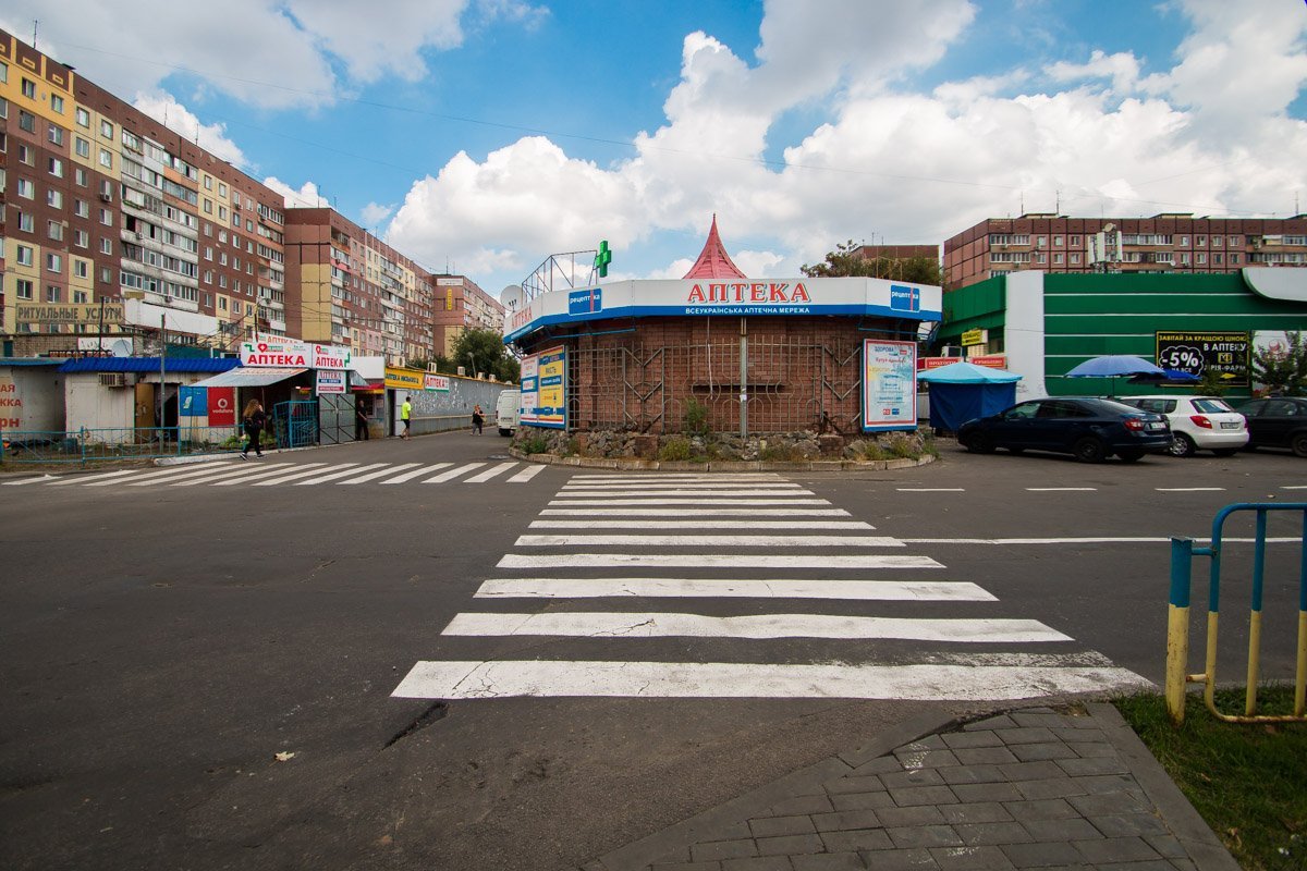 Все переходы на Левобережном-3 ведут в аптеку Все переходы на Левобережном-3 ведут в аптеку