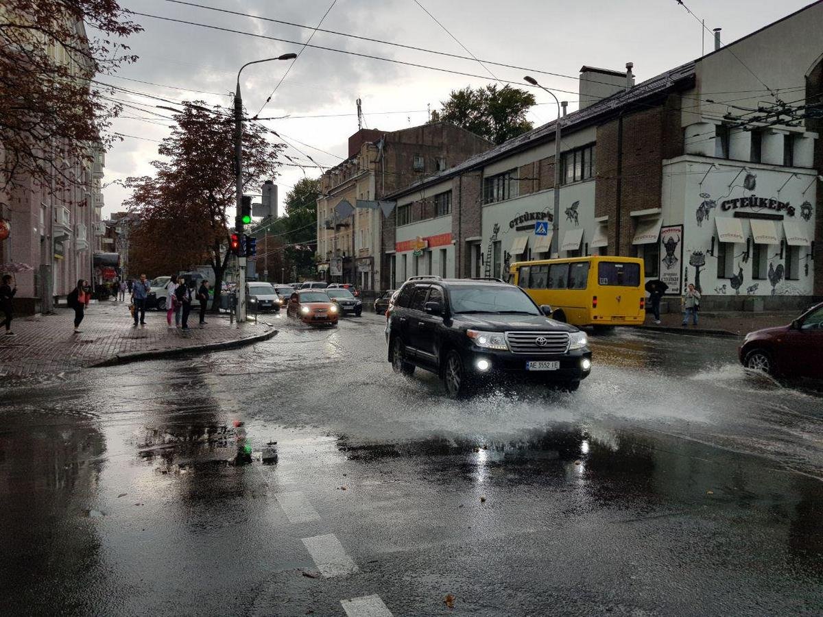 Днем 10 сентября жителей Днепра врасплох застал ливень