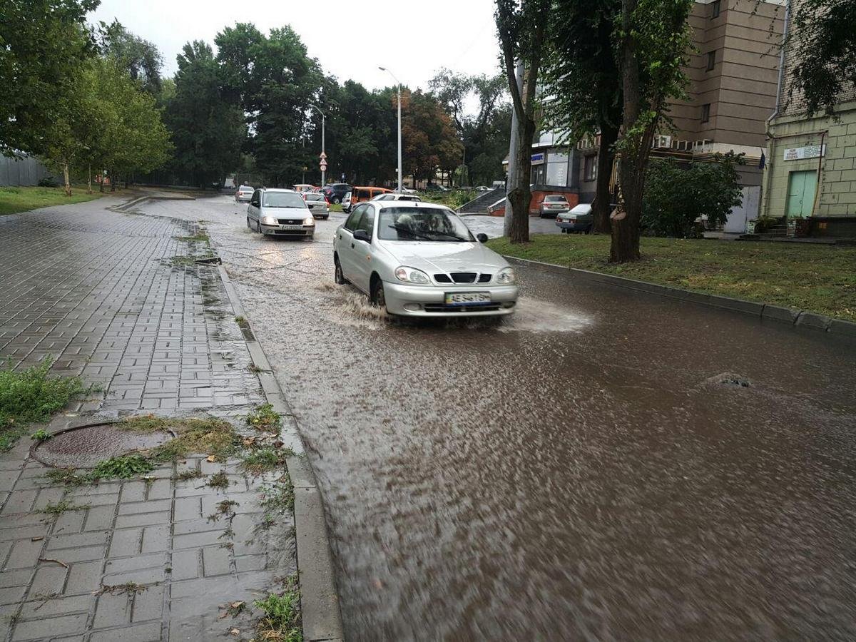 Небольшой дождик в считанные минуты перерос в ливень