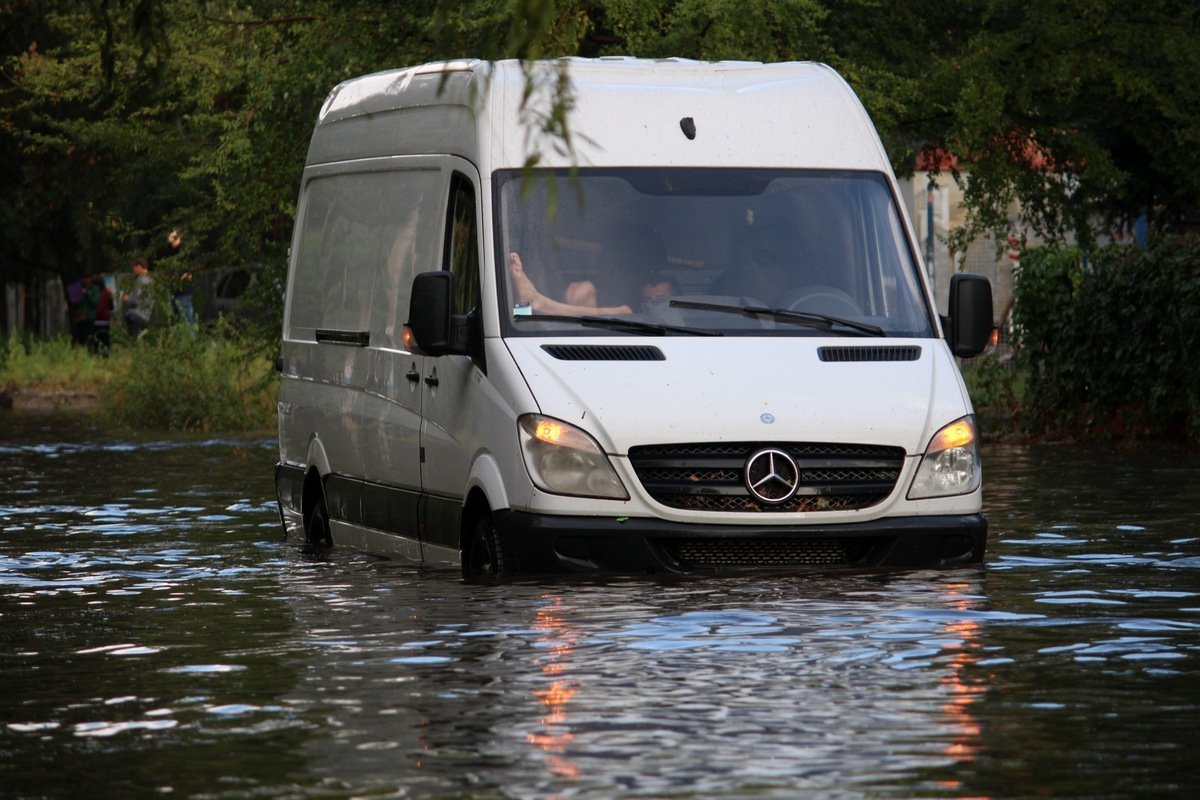 Мотор Mercedes Sprinter "сдался" прям посреди дороги Мотор Mercedes Sprinter "сдался" прям посреди дороги