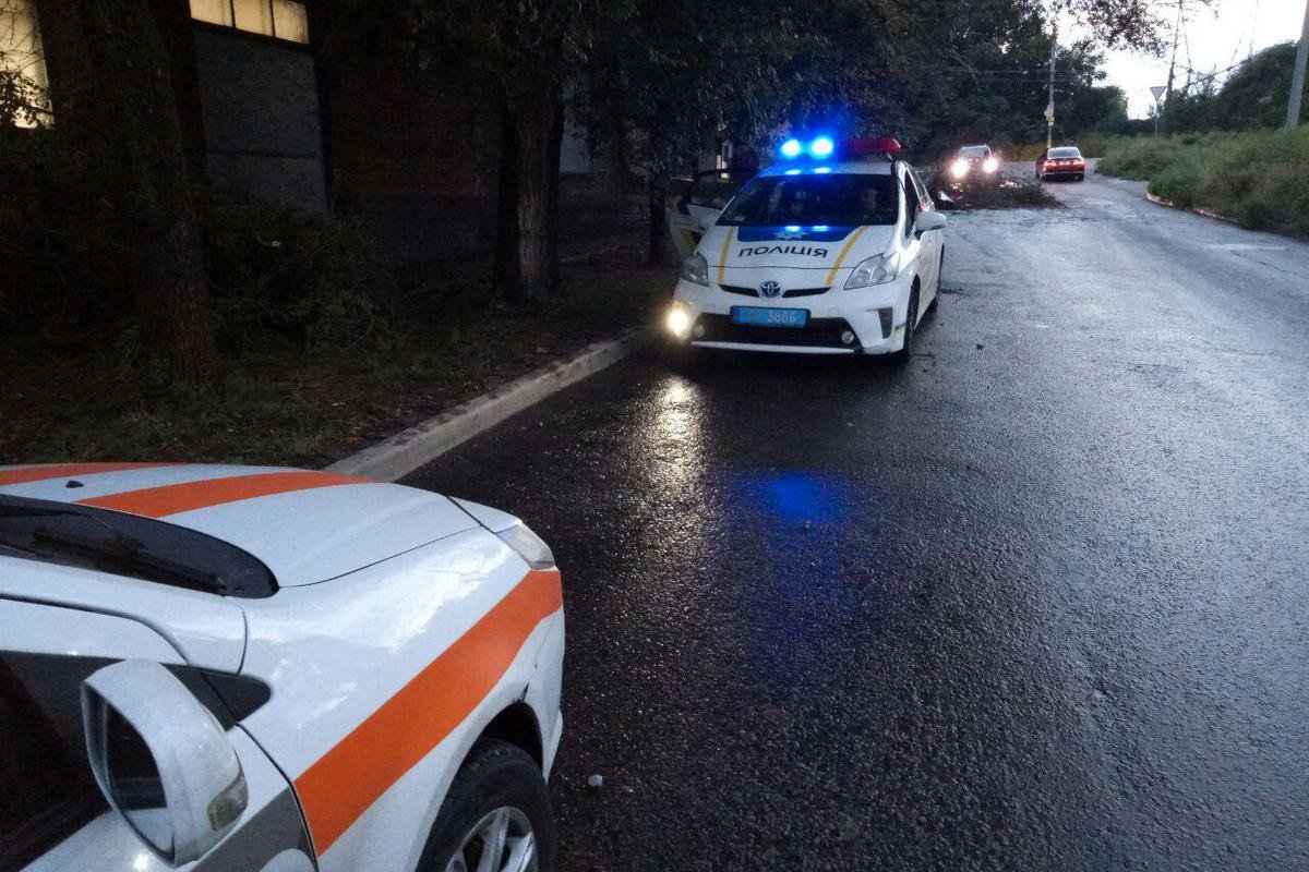 На месте работают сотрудники патрульной полиции