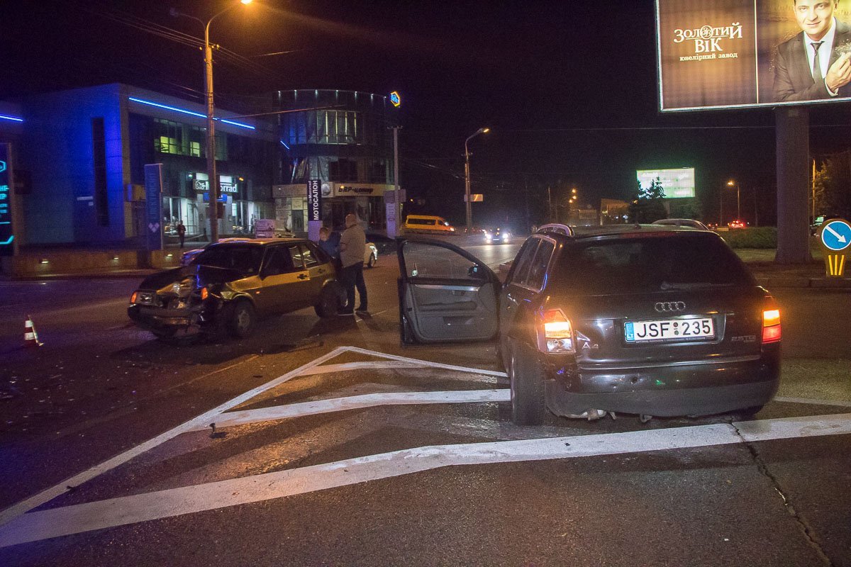 На Набережной Победы столкнулись Audi и ВАЗ