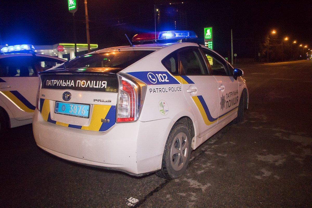 На место прибыло два экипажа патрульной полиции