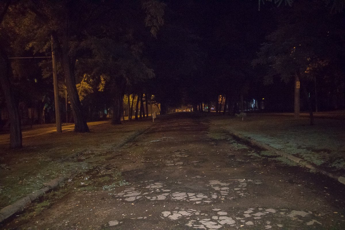 Мужчину избивали в сквере на проспекте Александра Поля