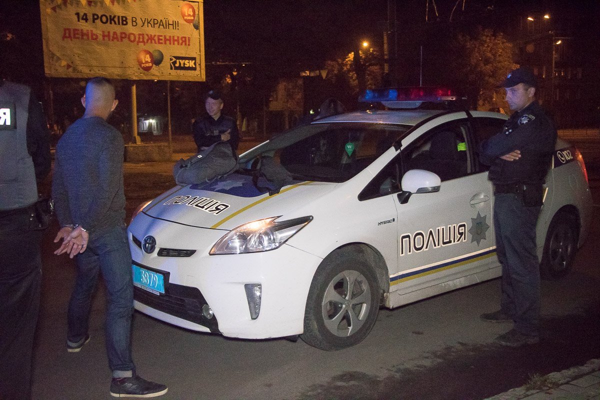 Полицейским удалось задержать двоих нападавших