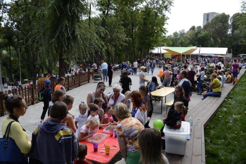 На праздник пришло множество людей