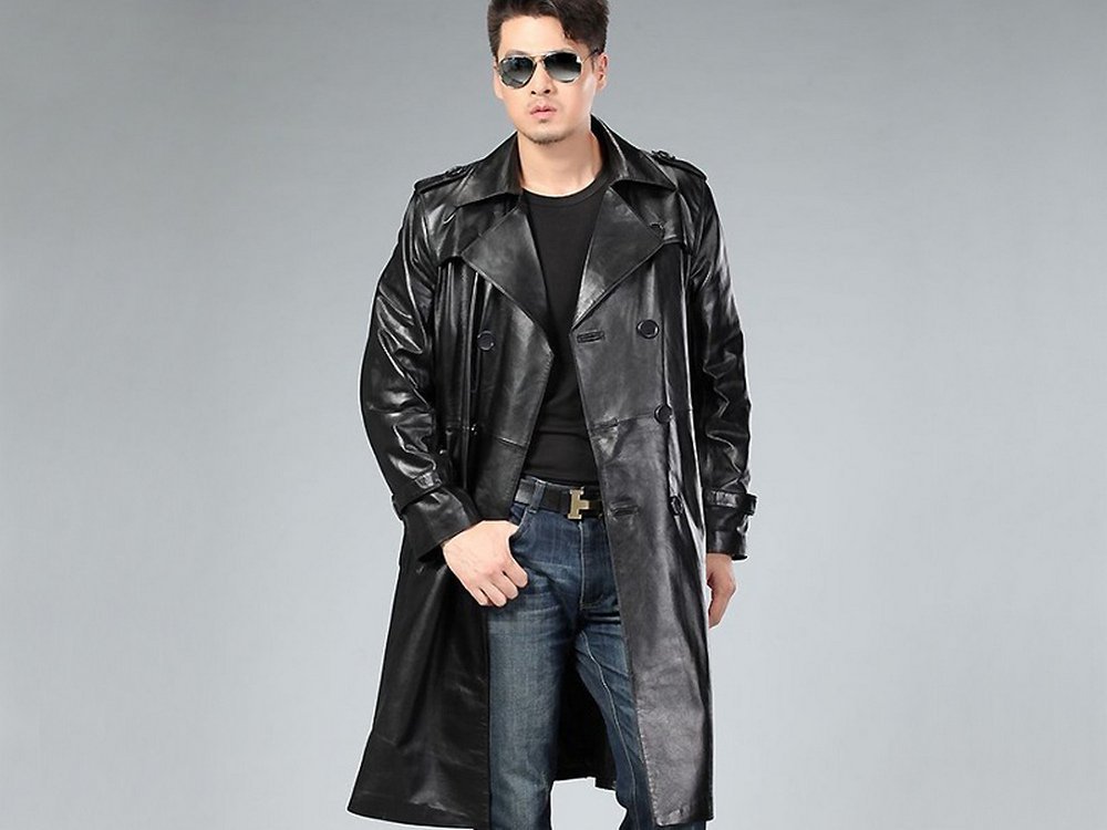 В плане верхней одежды лучше всего выбирать длинные кожаные тренчи