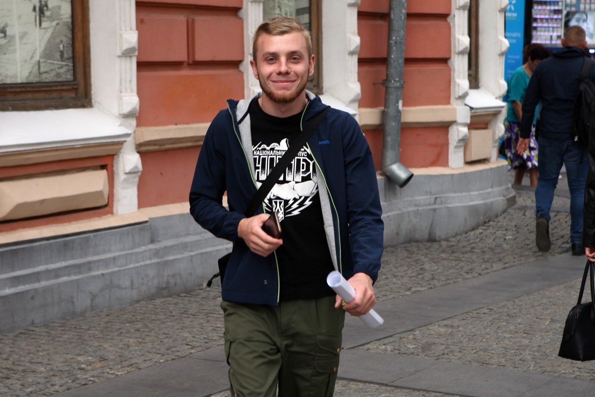 Если ты красивенький, вообще все равно во что ты одет