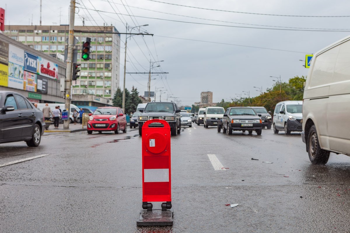 Проезд по проспекту Слобожанскому затруднен Проезд по проспекту Слобожанскому затруднен