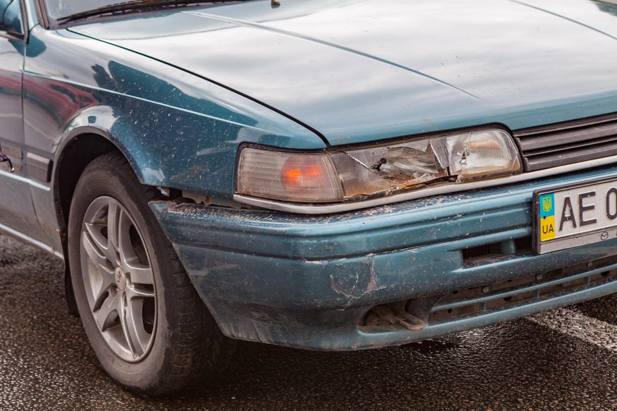 Повреждения Mazda