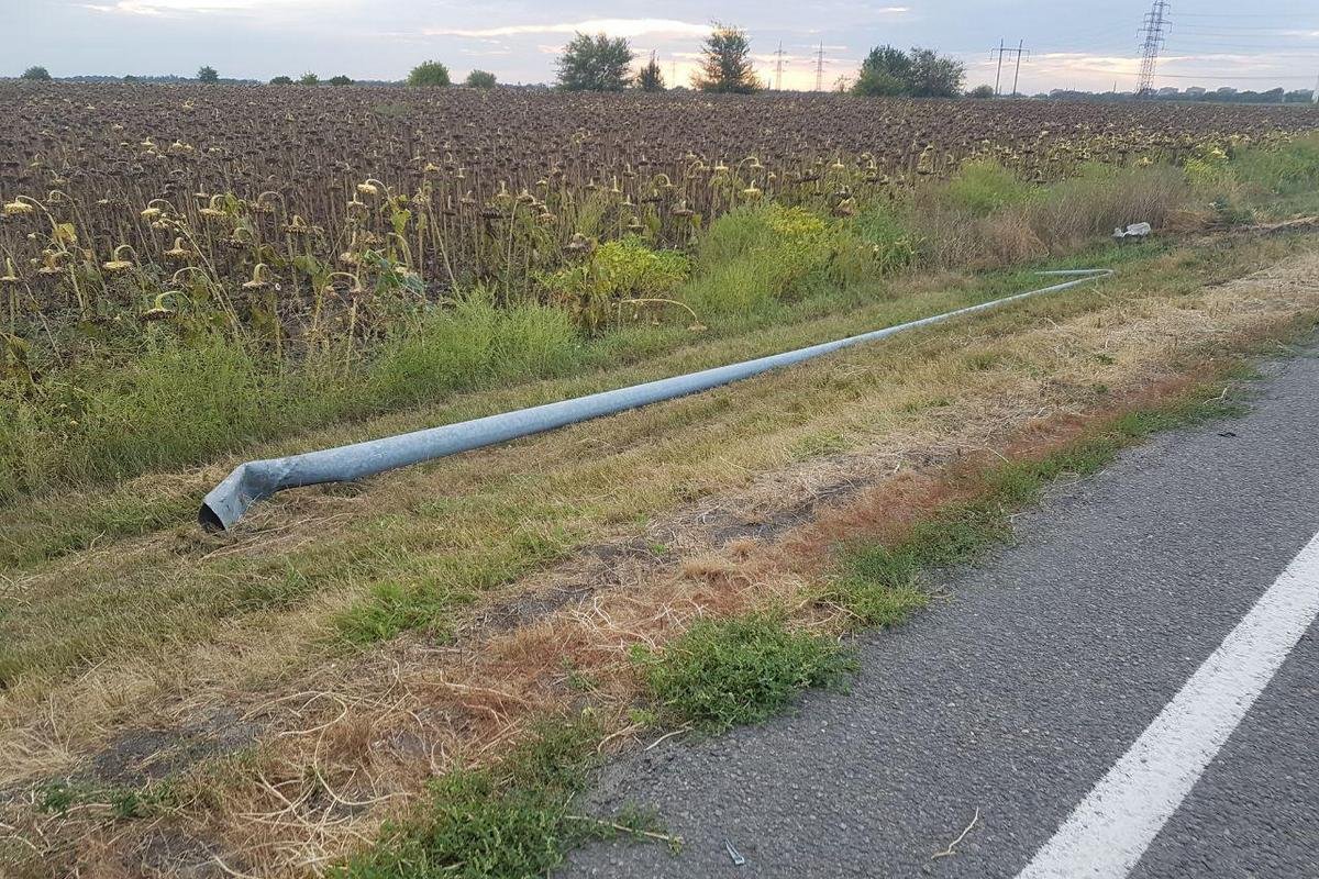 Daewoo снес столб и вылетел в поле