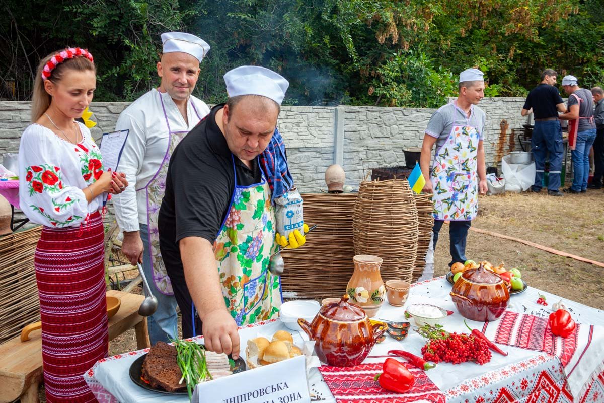 Выясняли у кого борщ вкуснее