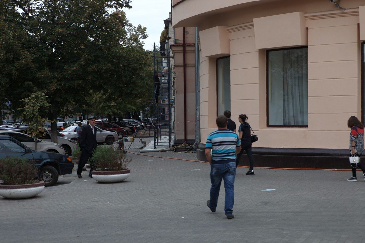 Средства выделили на новый подъемник, который приспособлен для людей с ограниченными возможностями, капитальный ремонт кровли, установку счетчиков и противоаварийные работы Средства выделили на новый подъемник, который приспособлен для людей с ограниченными возможностями, капитальный ремонт кровли, установку счетчиков и противоаварийные работы