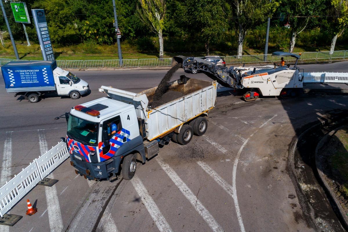 На опасном перекрестке также появится новая разметка, а старые дорожные знаки заменят На опасном перекрестке также появится новая разметка, а старые дорожные знаки заменят