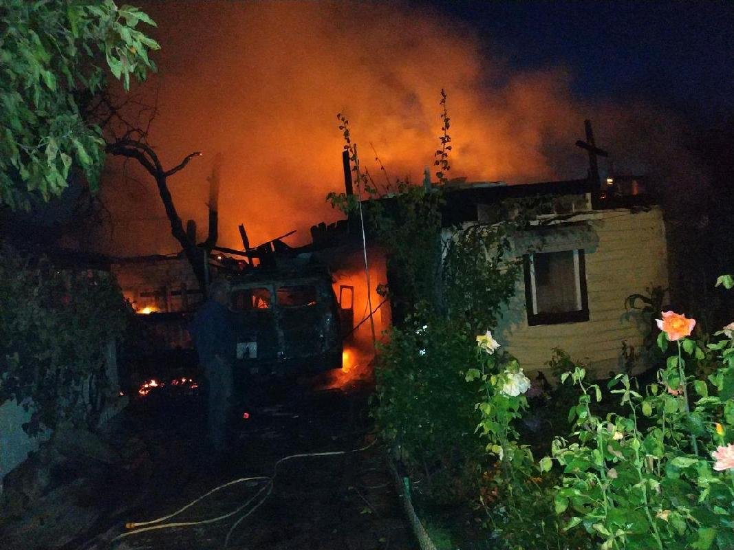 Сарай и УАЗ спасти не удалось