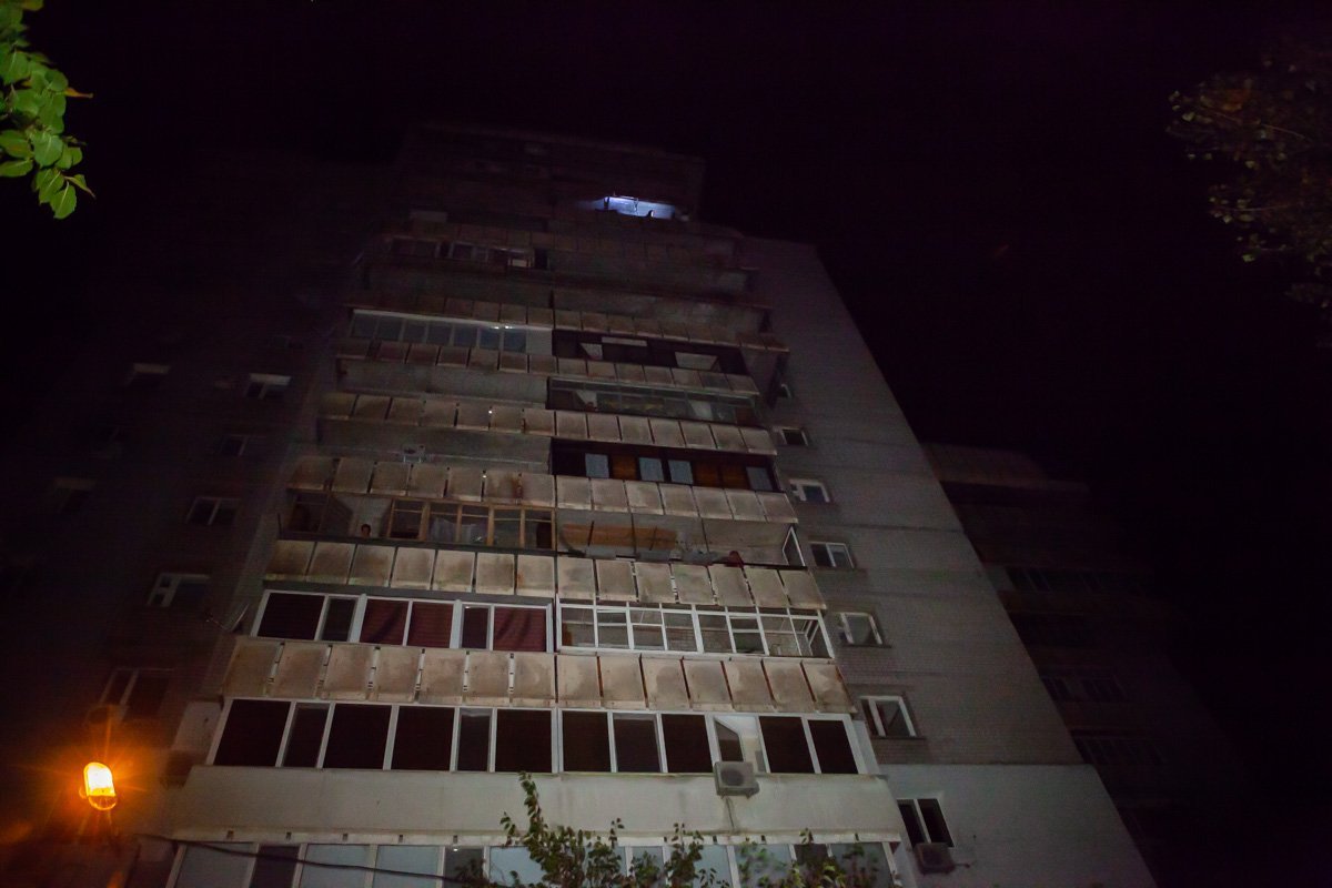 Пожар возник в 14-этажке на Савкина Пожар возник в 14-этажке на Савкина