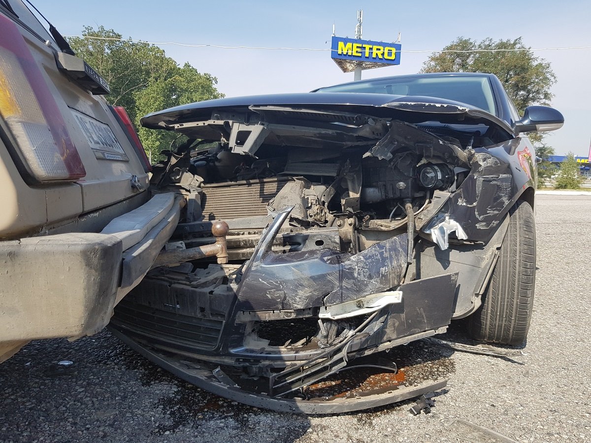 В Слобожанском случилось ДТП с участием двух автомобилей: ВАЗ и Volkswagen В Слобожанском случилось ДТП с участием двух автомобилей: ВАЗ и Volkswagen