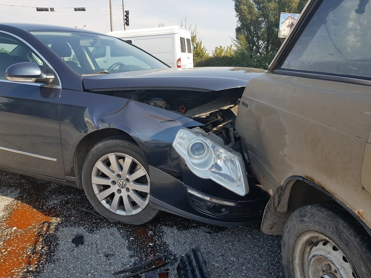 Обе машины получили серьезные повреждения Обе машины получили серьезные повреждения