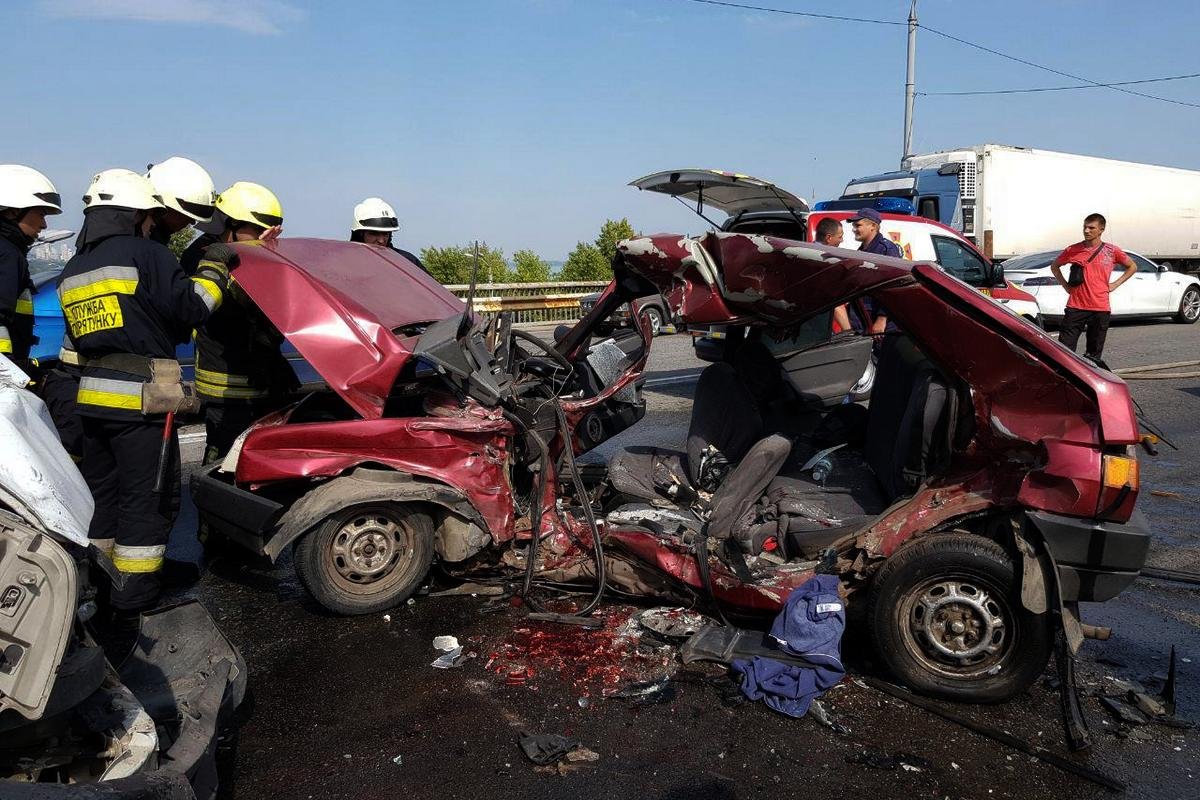 Двое мужчин в Skoda погибли на месте Двое мужчин в Skoda погибли на месте