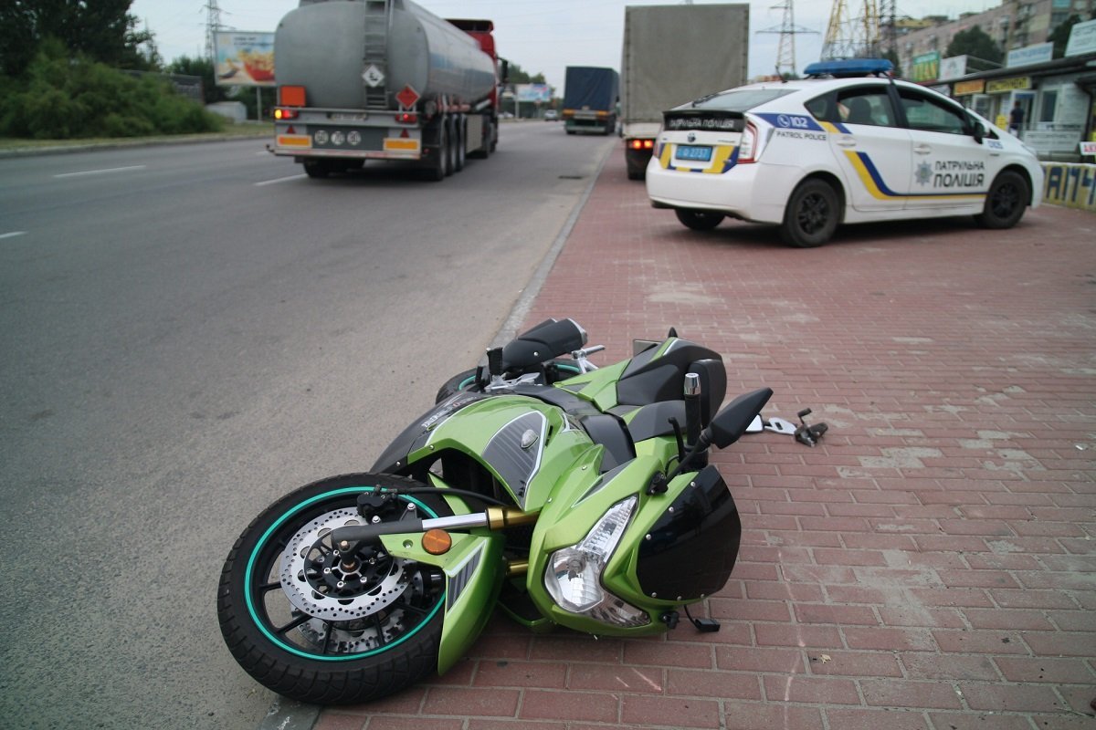 Мотоциклист ехал в сторону Березинки и сбил пешехода