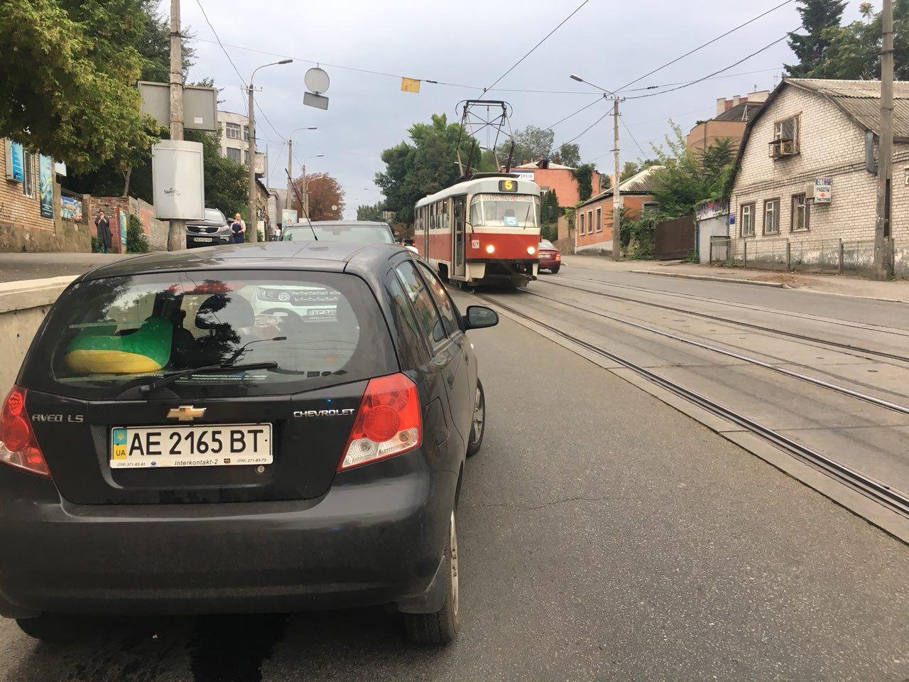 На перекрестке Гоголя и Чернышевского Chevrolet и Nissan въехали в парапет 2