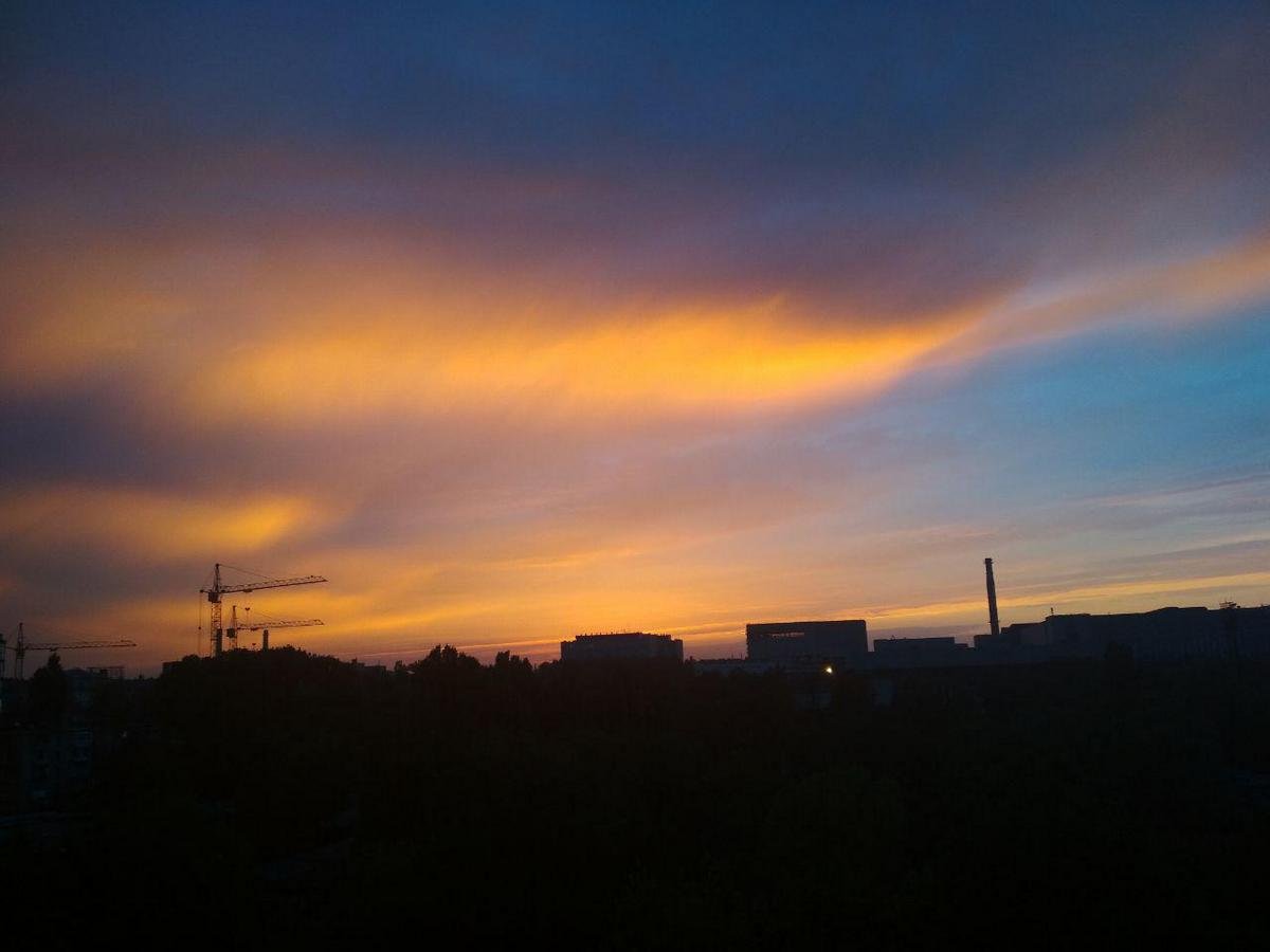 Нежные и в то же время яркие цвета на небе