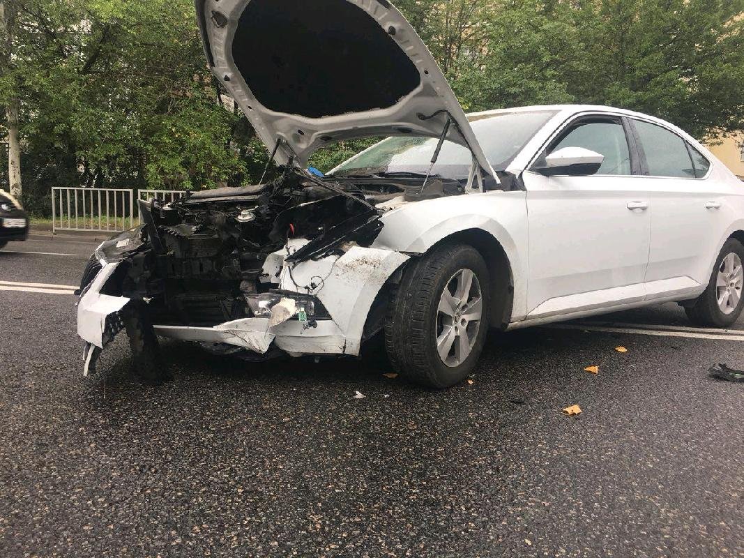 Skoda выезжал со двора Skoda выезжал со двора