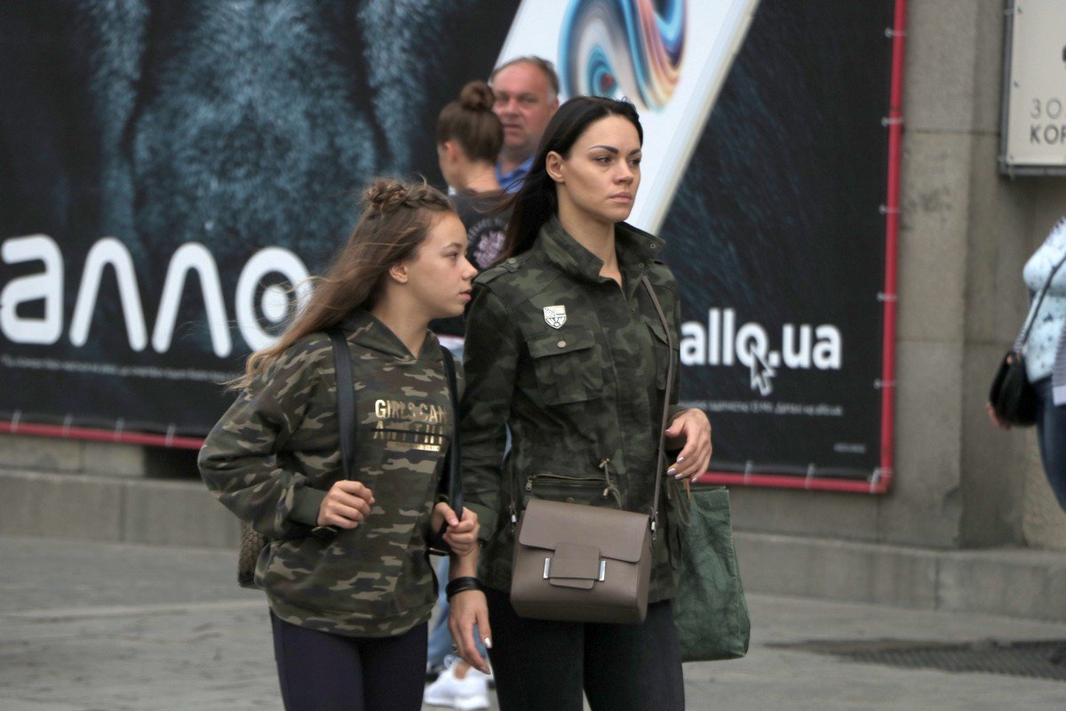 Мама с дочкой в одной цветовой гамме