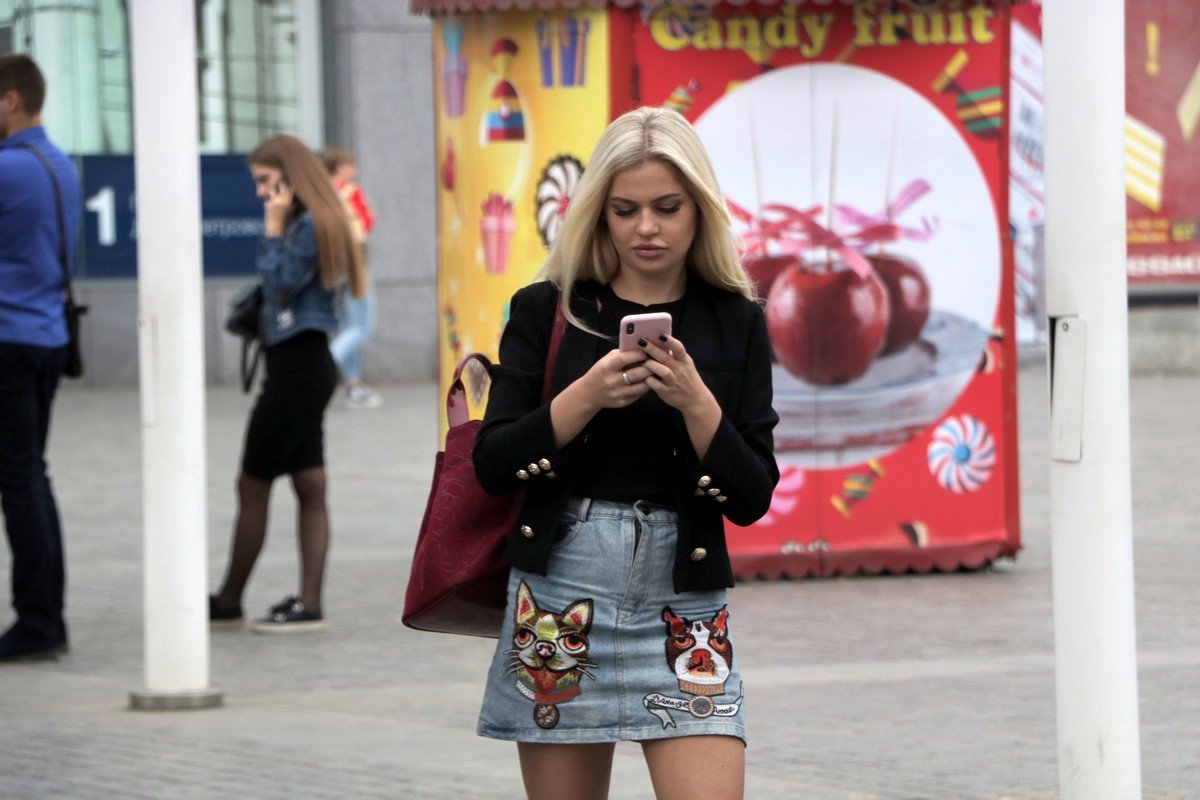 Даже собаки не могут оторвать глаз